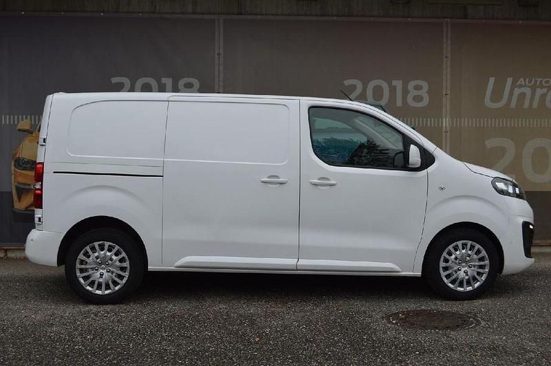 Gebraucht Opel Vivaro Innovation 150 PS (110 kW) 2020 Weiß Van / Kleinbus