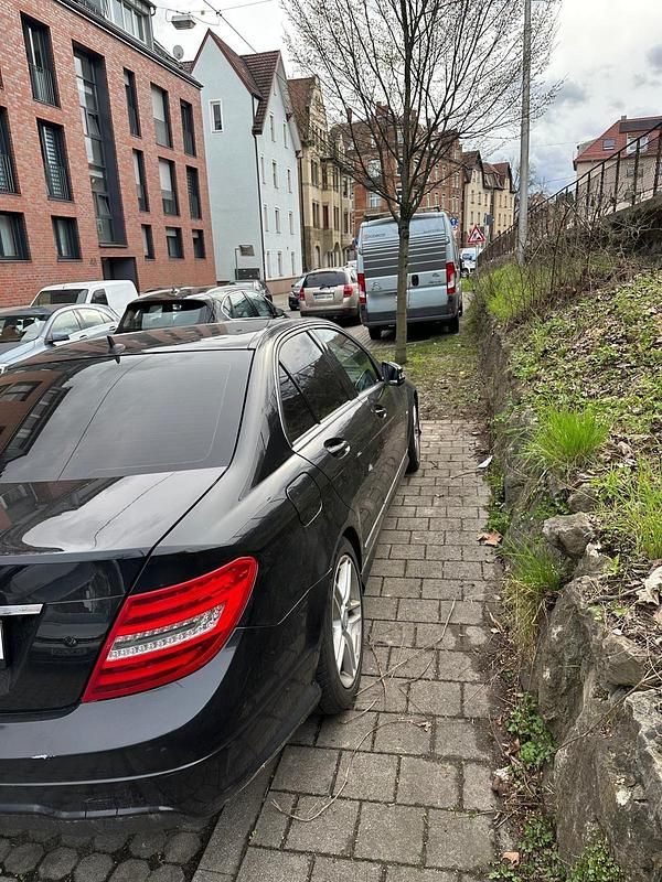 Gebraucht Mercedes C250 204 PS (150 kW) 2011 Schwarz Limousine