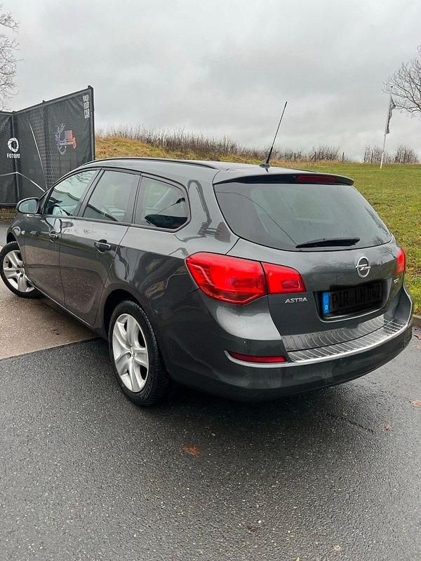 Gebraucht Opel Astra 125 PS (91 kW) 2011 Grau Kombi