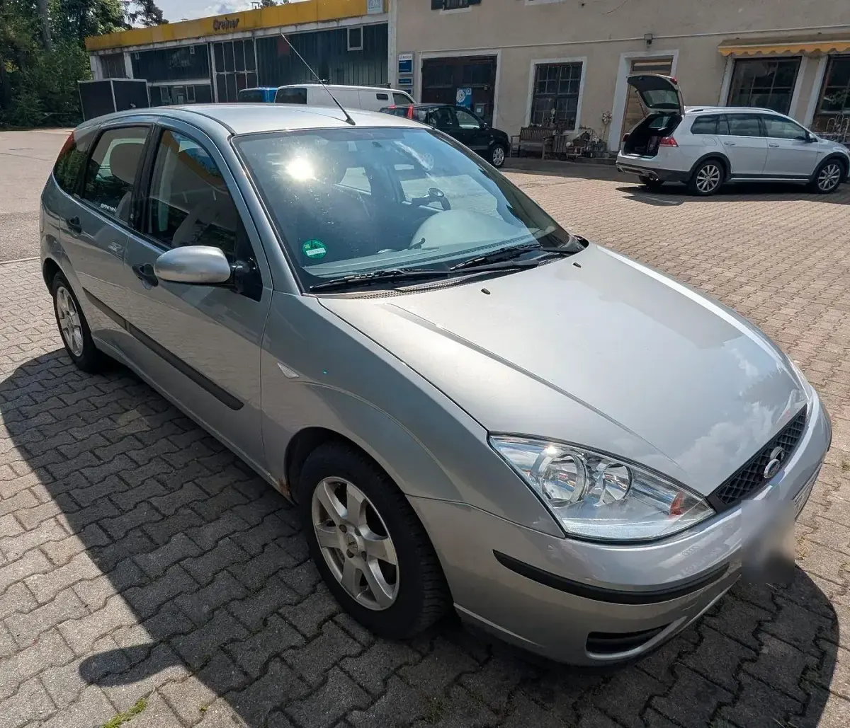 Gebraucht Ford Focus 101 PS (74 kW) 2004 Silber Limousine
