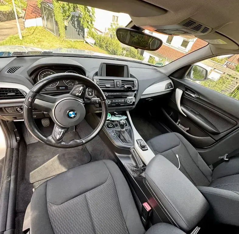 Gebraucht BMW 116 Advantage 116 PS (85 kW) 2015 Weiß Kleinwagen