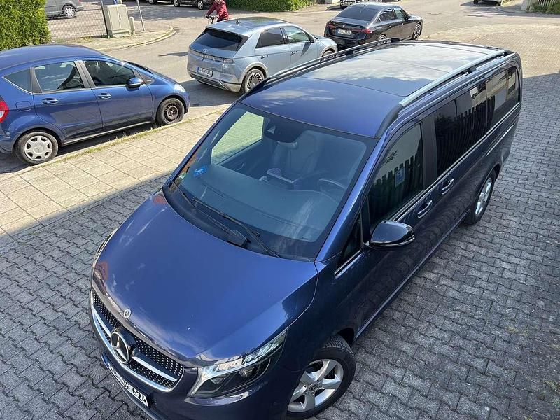Gebraucht Mercedes V300 Avantgarde Edition 237 PS (174 kW) 2023 Van / Kleinbus