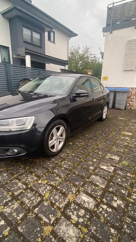 Second-hand VW Jetta 105 CP (77 kW) 2011 Negru Berlinǎ