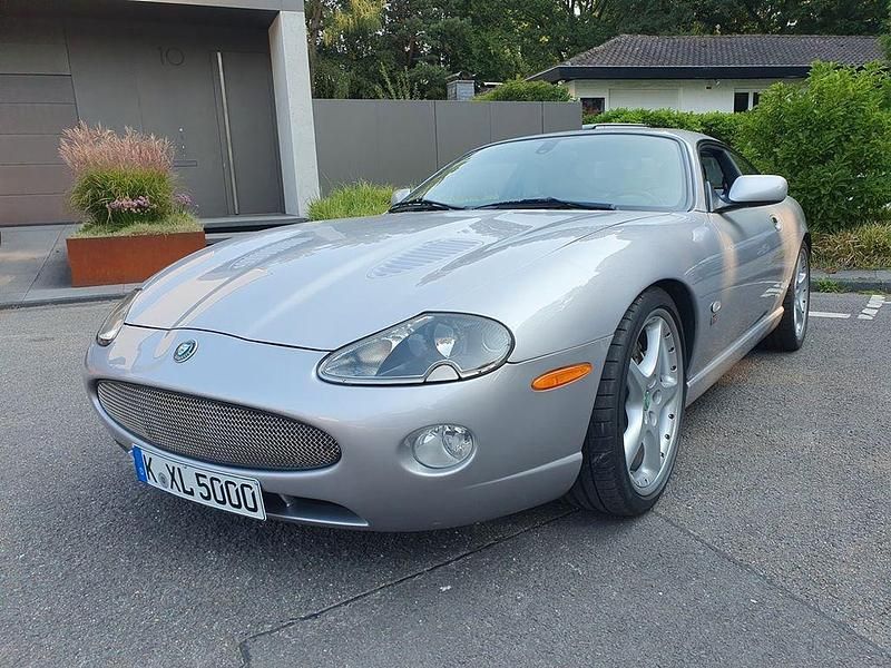 Silber Gebraucht 2005 Jaguar XKR Coupé | 25.000 € (Superpreis) - Bild 1/4