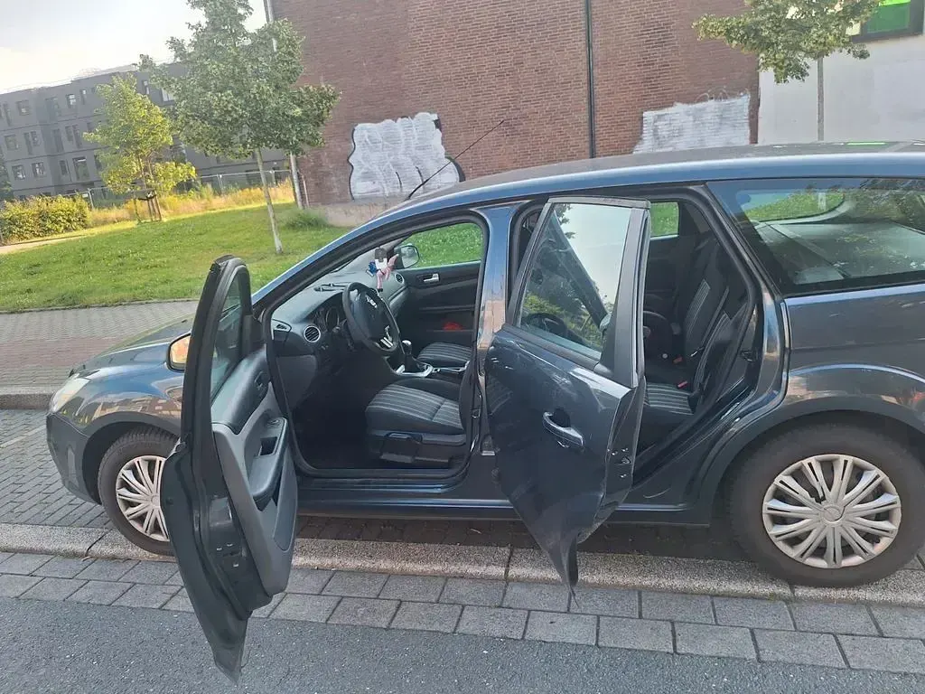 Gebraucht Ford Focus Ghia 109 PS (80 kW) 2010 Limousine