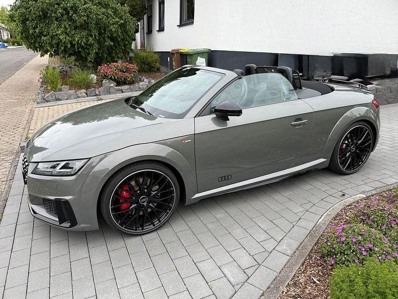 Grau Gebraucht 2023 Audi TT Roadster Competition Cabrio | 37.999 € (Guter Preis) - Bild 1/4