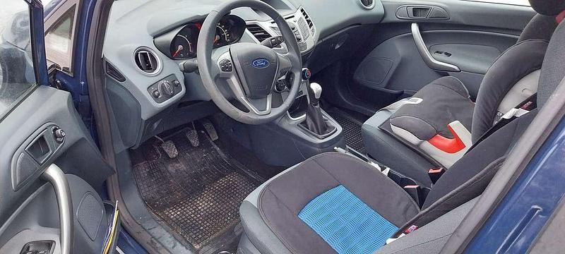 Gebraucht Ford Fiesta Trend 82 PS (60 kW) 2010 Blau Kleinwagen