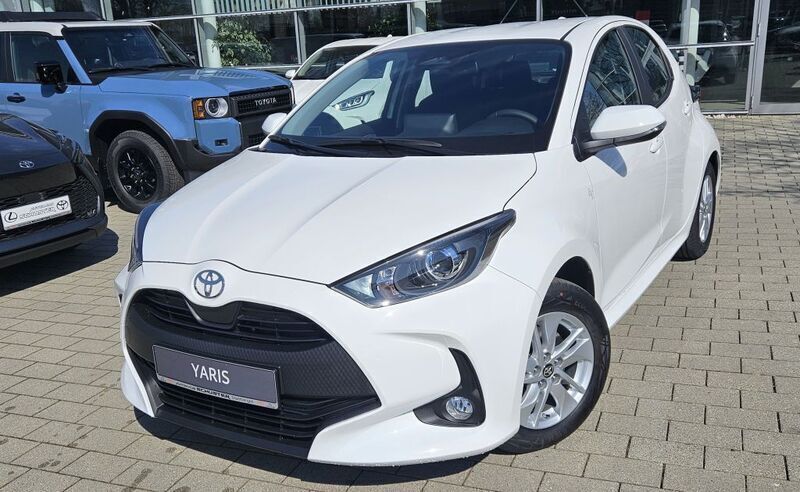 Schneeweiß Neu 2025 Toyota Yaris Hybrid Comfort Kleinwagen | 21.850 € (Superpreis) - Bild 1/4