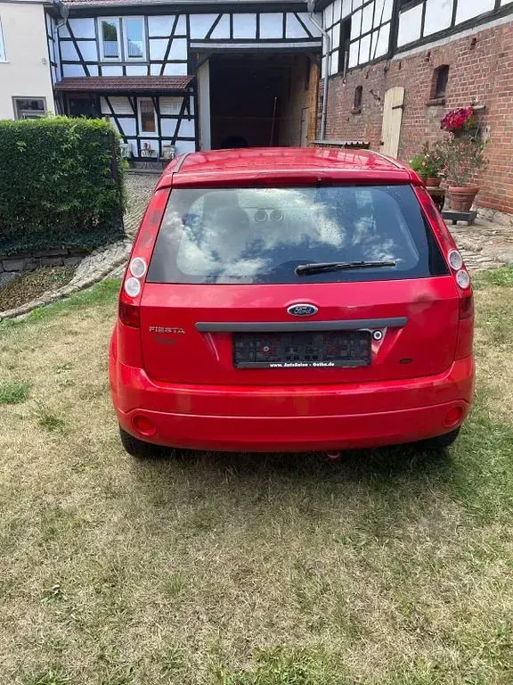 Gebraucht Ford Fiesta Ambiente 69 PS (50 kW) 2007 Rot Kleinwagen