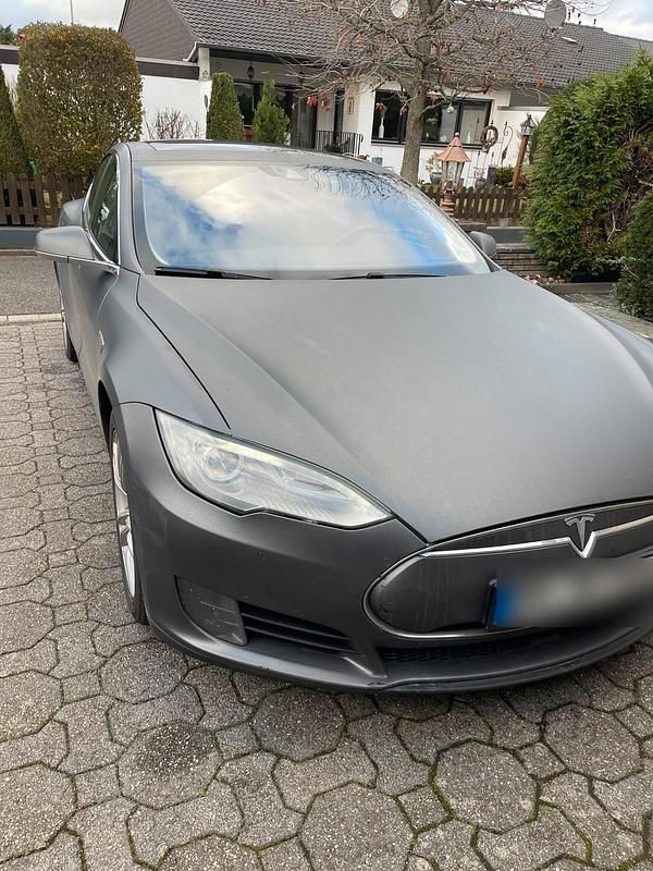 Andere farben Gebraucht 2016 Tesla Model S Kleinwagen | 15.800 € - Bild 1/4