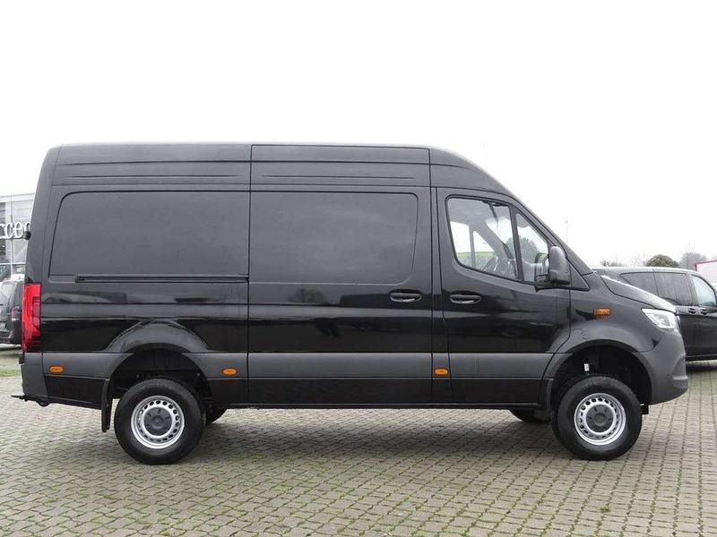Gebraucht Mercedes Sprinter 190 PS (139 kW) 2024 Obsidianschwarz Van