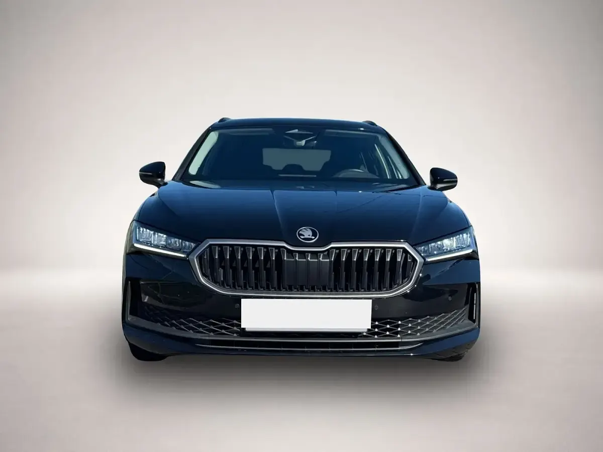 Gebraucht Skoda Superb 150 PS (110 kW) 2025 Schwarz Kombi
