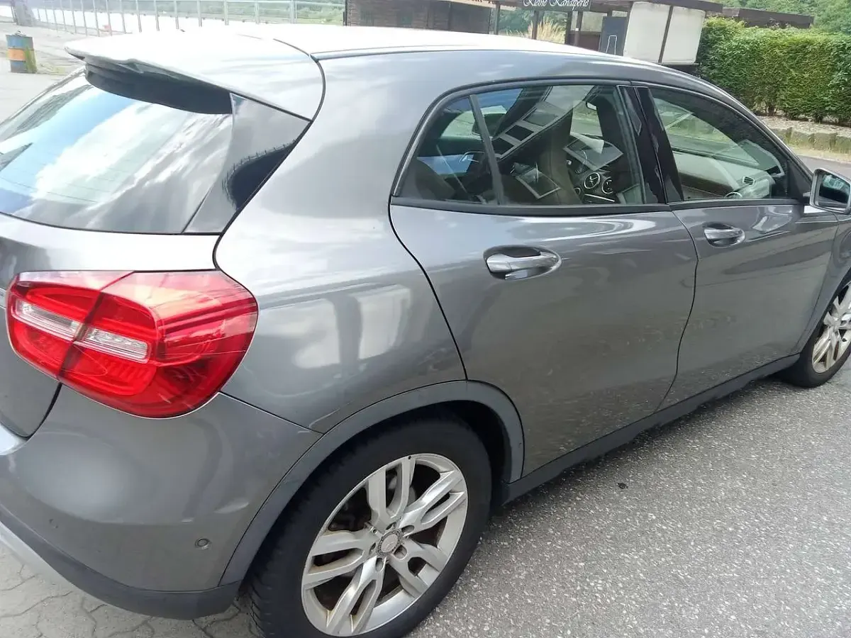 Gebraucht Mercedes GLA200 StreetStyle 136 PS (100 kW) 2015 Grau SUV