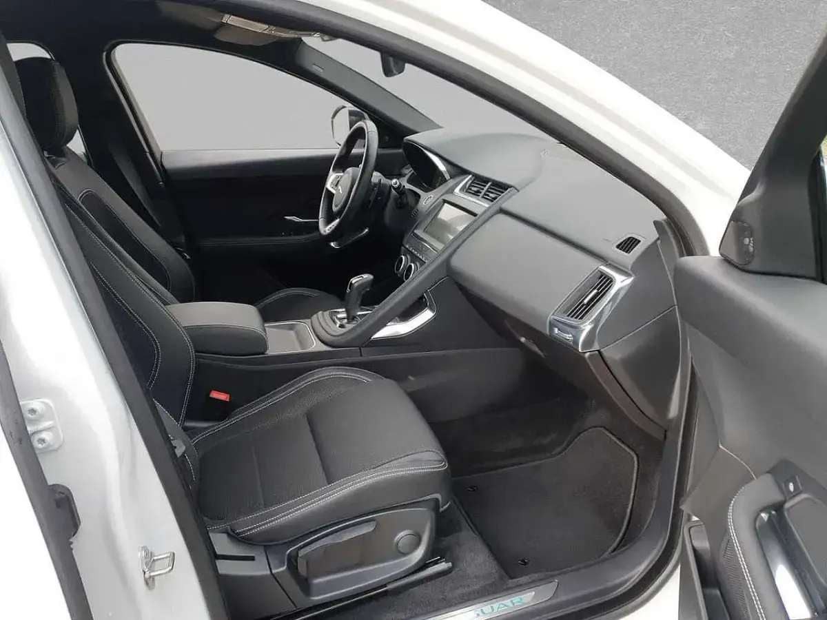 Second-hand Jaguar E-Pace R-Dynamic 252 CP (185 kW) 2018 Alb SUV