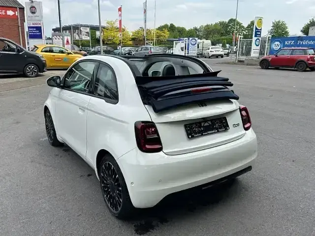 Gebraucht Fiat 500e Icon 86 kW (118 PS) 2022 Arktis weiß) (weiss Cabrio