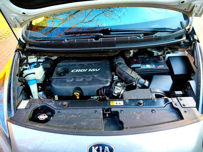 Gebraucht Kia Carens 136 PS (100 kW) 2015 Silber Van / Kleinbus