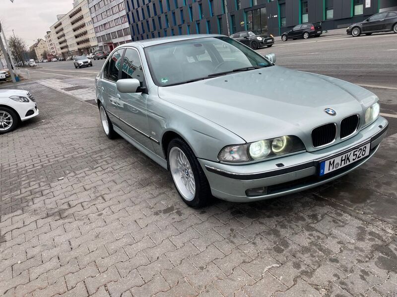 Silber Gebraucht 1997 BMW 528 Sport Line Limousine | 7.500 € (Etwas zu teuer) - Bild 1/4