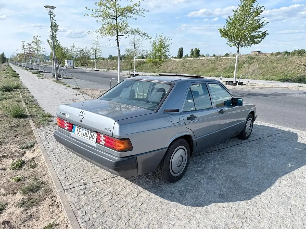 Gebraucht Mercedes 190 122 PS (89 kW) 1992 Grau Limousine