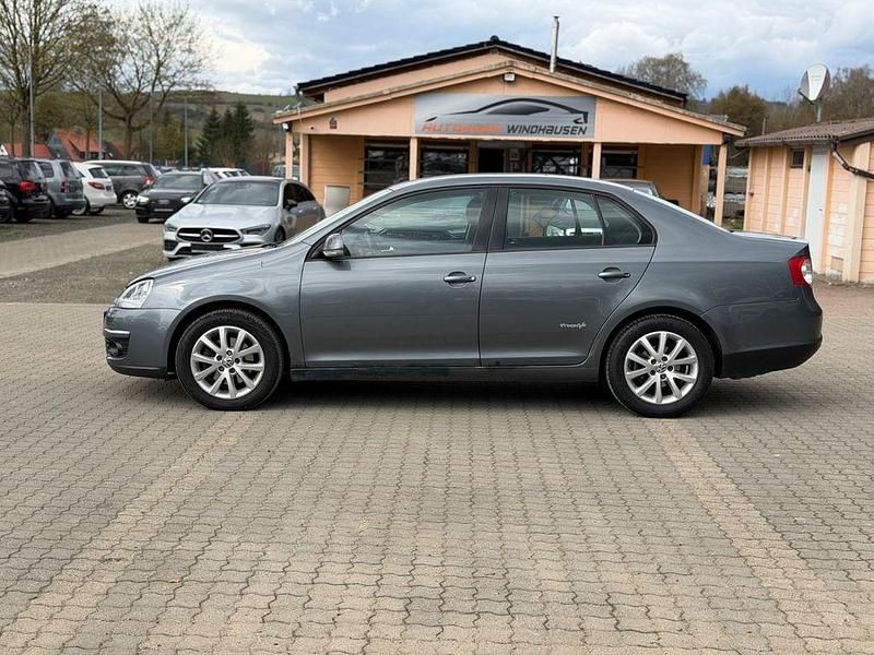 Usata VW Jetta 140 CV (102 kW) 2009 Grigio Berlina