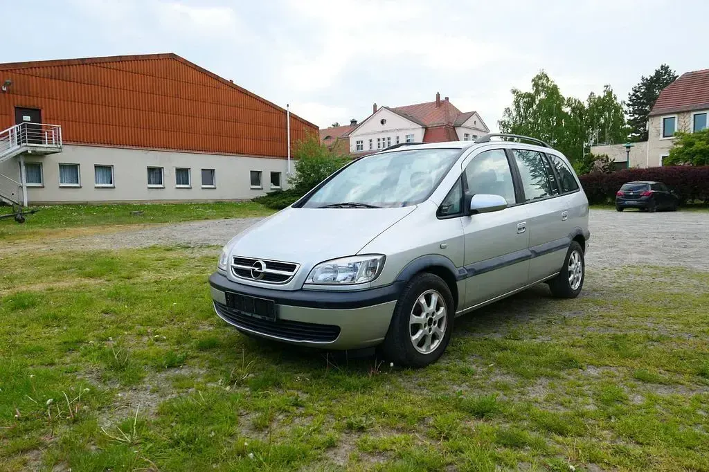 Second-hand Opel Zafira Njoy 125 CP (91 kW) 2003 Argintiu Monovolum
