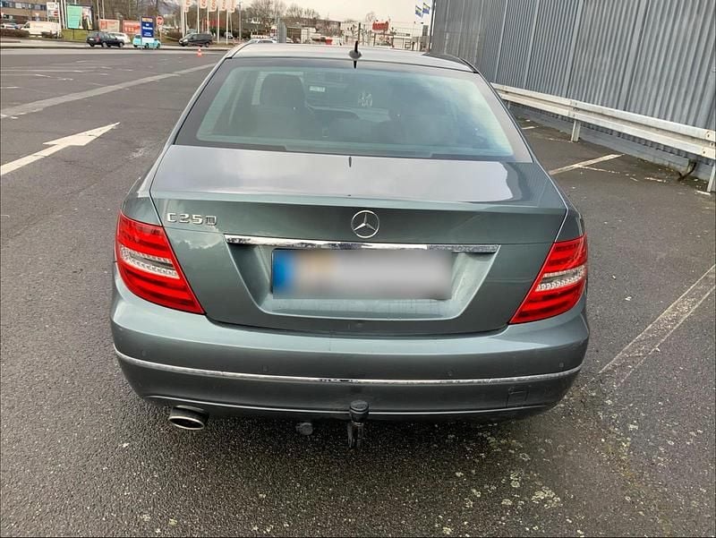 Gebraucht Mercedes C250 204 PS (150 kW) 2011 Limousine