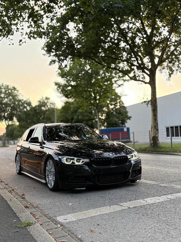 Schwarz Gebraucht 2018 BMW 318 Kombi | 11.350 € (Guter Preis) - Bild 1/4