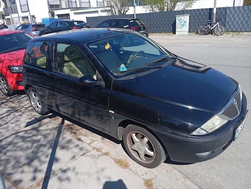 Gebraucht Lancia Ypsilon 60 PS (44 kW) 2002 Schwarz Kleinwagen