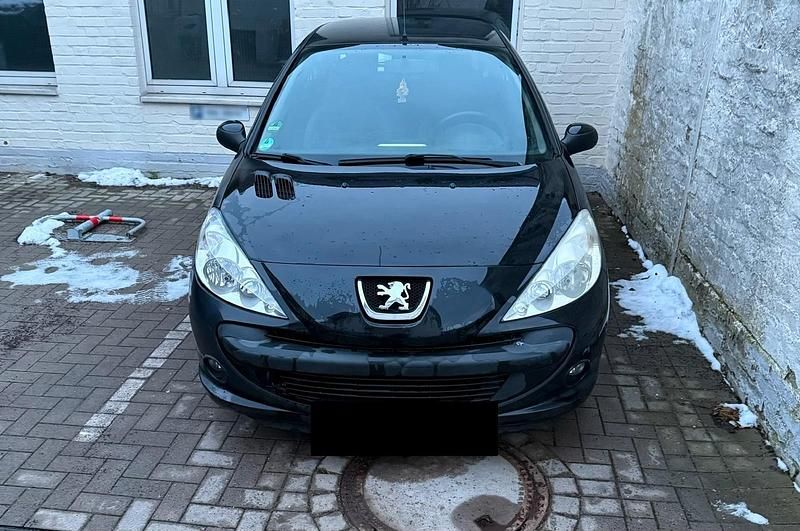 Gebraucht Peugeot 206+ 60 PS (44 kW) 2011 Schwarz Kleinwagen