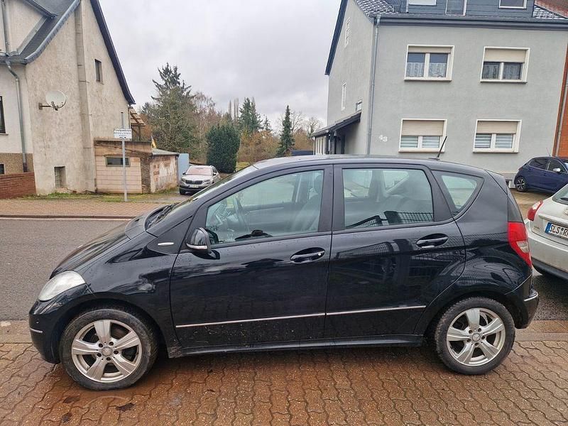 Gebraucht Mercedes A180 109 PS (80 kW) 2010 Schwarz Limousine