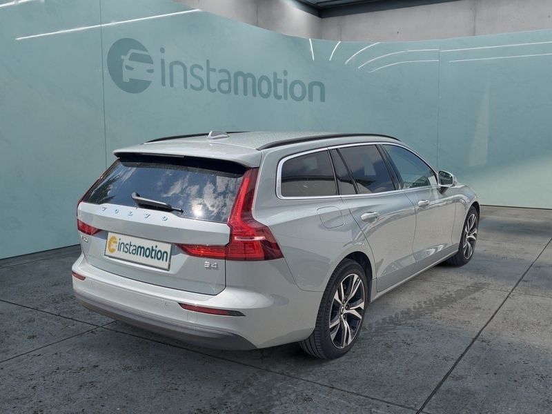 Gebraucht Volvo V60 Core 197 PS (144 kW) 2023 Grau Kombi