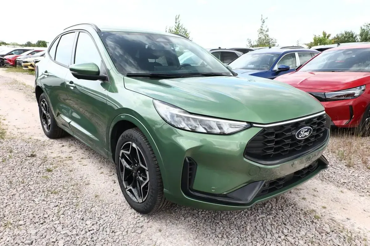 Neu Ford Kuga ST-Line 182 PS (133 kW) 2026 Bursting green metallic SUV