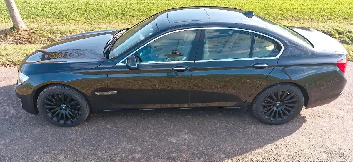 Gebraucht BMW 730 258 PS (189 kW) 2013 Grau Limousine