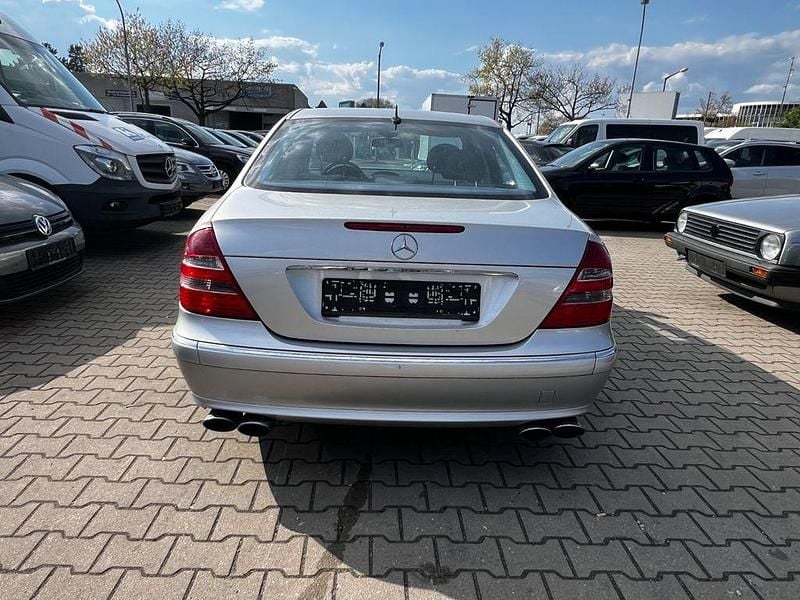 Gebraucht Mercedes E240 Avantgarde 177 PS (130 kW) 2003 Silber Limousine