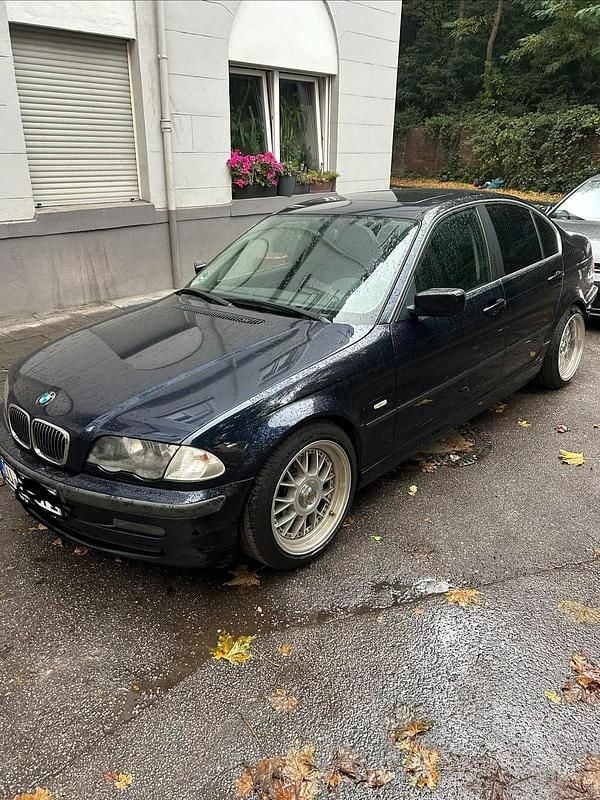 Blau Gebraucht 1999 BMW 323 Limousine | 2.199 € (Guter Preis) - Bild 1/4