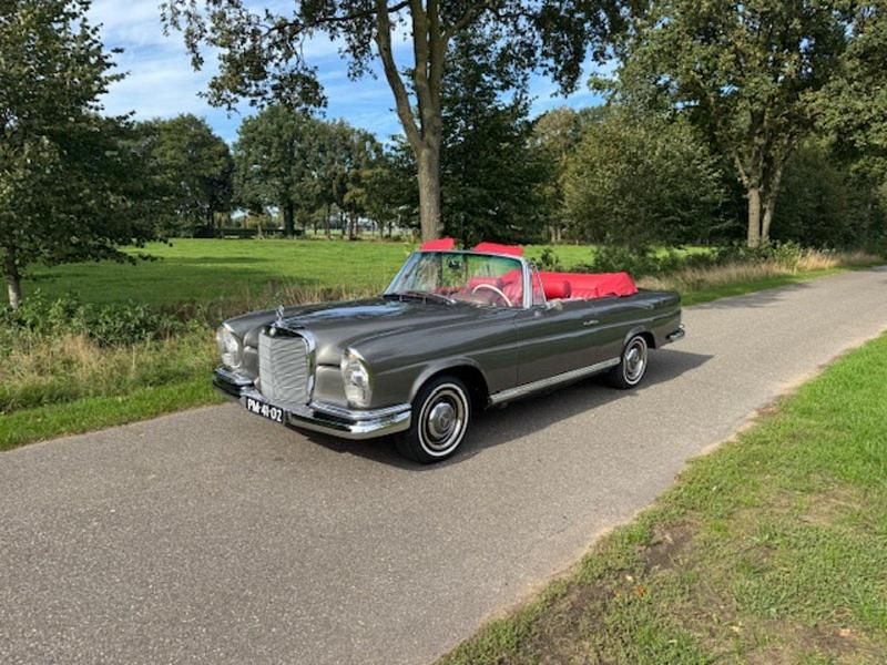 Grau Gebraucht 1963 Mercedes 220 Cabrio | 149.500 € - Bild 1/4