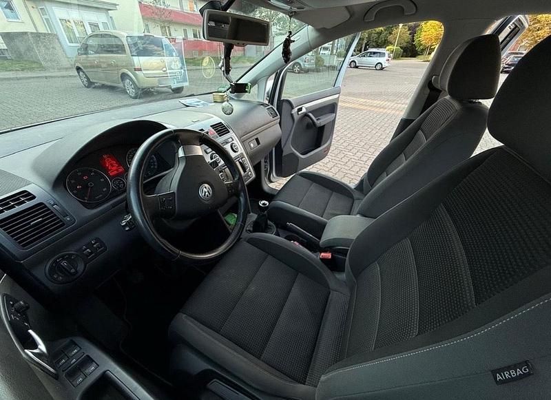 Gebraucht VW Touran 105 PS (77 kW) 2010 Grau Van / Kleinbus