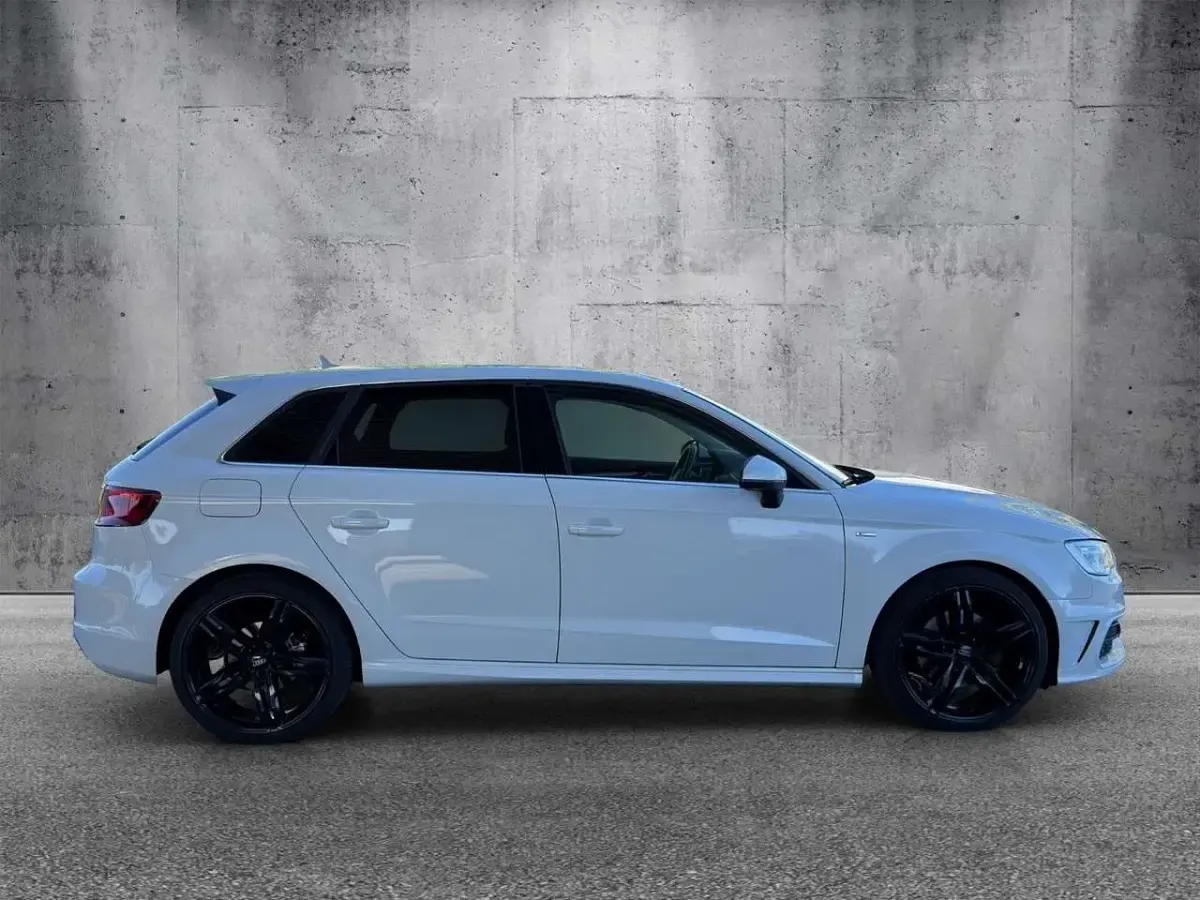 Second-hand Audi A3 S-Line 184 CP (135 kW) 2015 Alb Berlinǎ