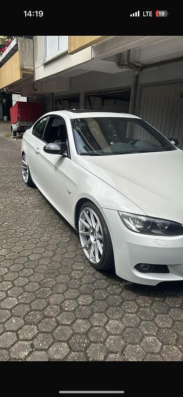 Weiß Gebraucht 2009 BMW 335 Coupé | 18.000 € (Fairer Preis) - Bild 1/4