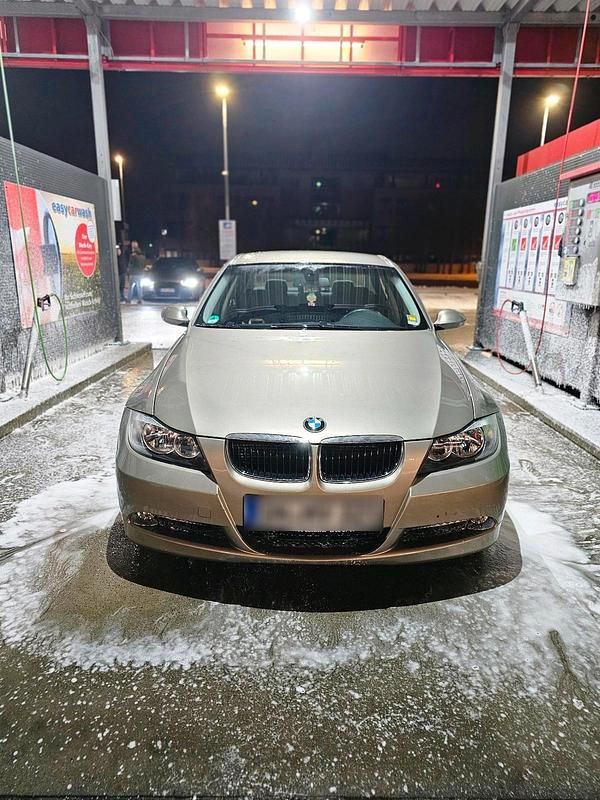 Gebraucht BMW 318 143 PS (105 kW) 2008 Andere farben Limousine