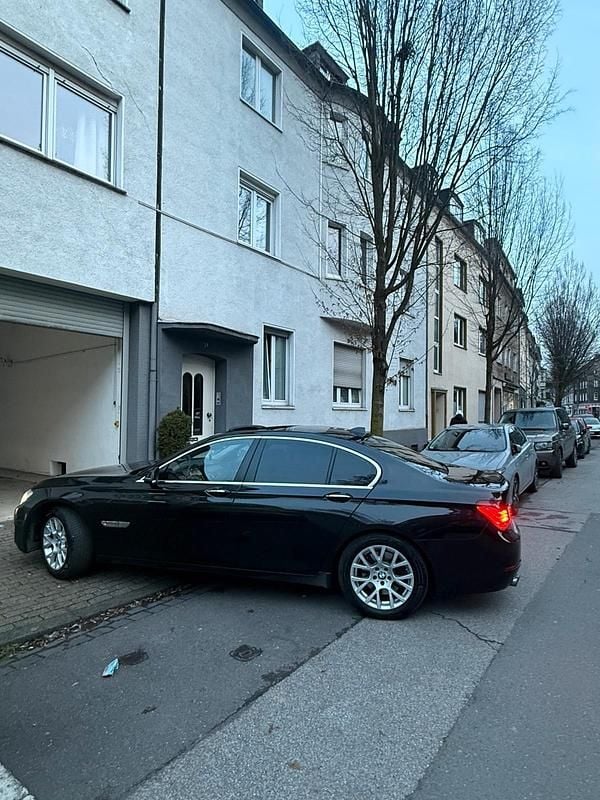 Gebraucht BMW 730 258 PS (189 kW) 2015 Blau Limousine