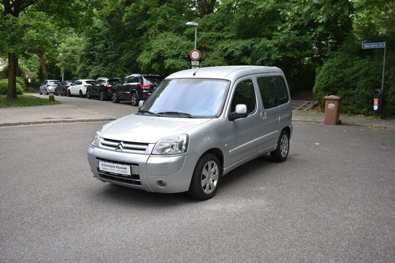 Grau Gebraucht 2007 Citroën Berlingo Van / Kleinbus | 4.250 € (Teuer) - Bild 1/4