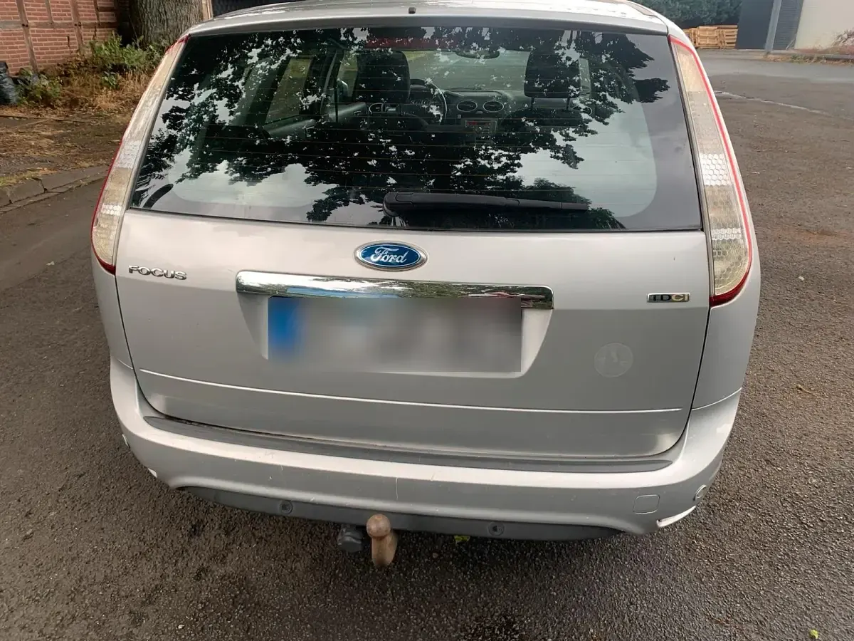 Gebraucht Ford Focus 108 PS (79 kW) 2009 Grau Kombi