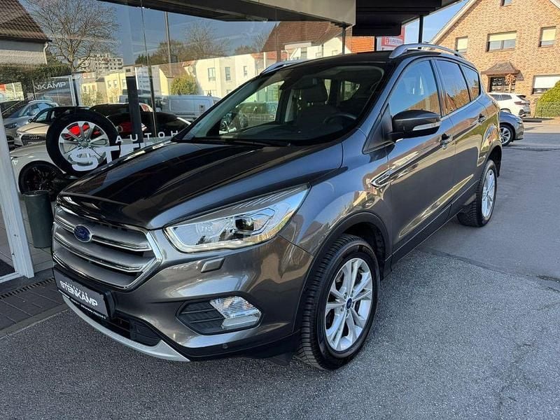 Gebraucht Ford Kuga Titanium 150 PS (110 kW) 2019 Grau SUV