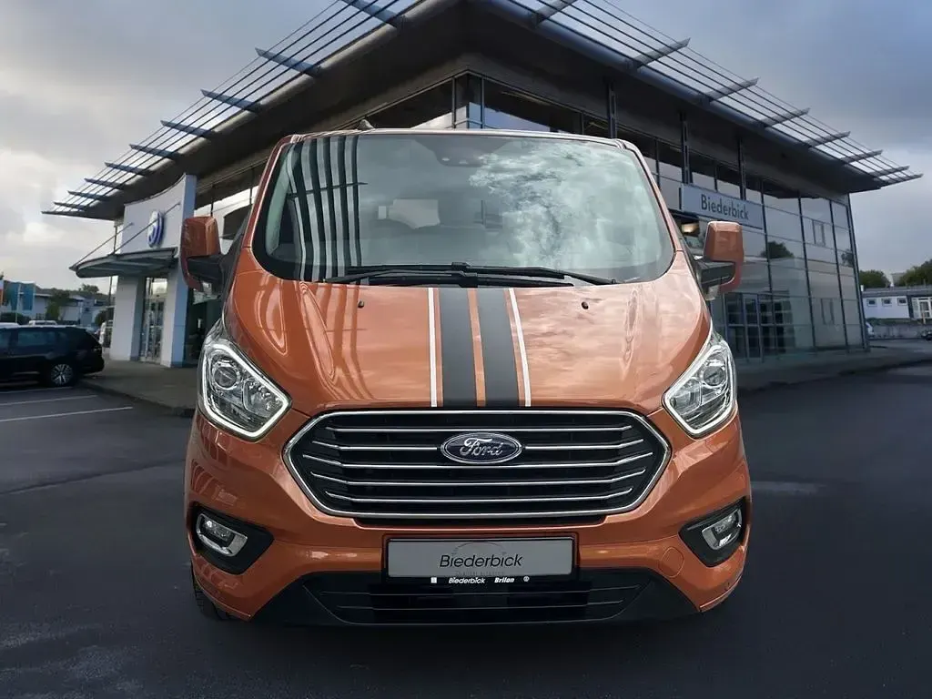 Gebraucht Ford Tourneo Titanium 131 PS (96 kW) 2020 Orange Van / Kleinbus