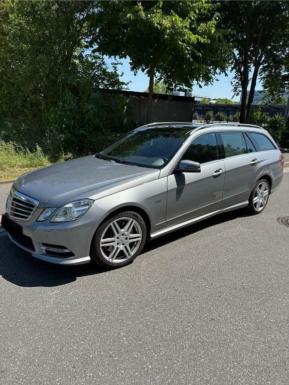 Grau Gebraucht 2012 Mercedes E350 AMG Limousine | 8.500 € (Guter Preis) - Bild 1/4