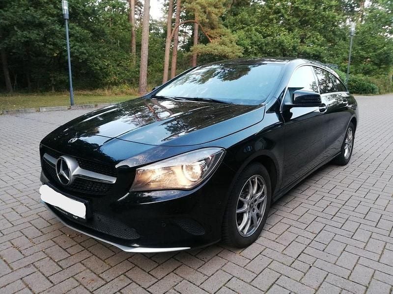 Schwarz Gebraucht 2018 Mercedes CLA200 Shooting Brake Kombi | 8.999 € (Superpreis) - Bild 1/4