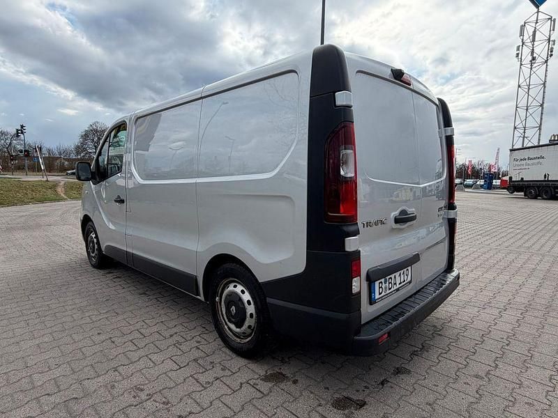 Gebraucht Renault Trafic 120 PS (88 kW) 2018 Silber Van / Kleinbus