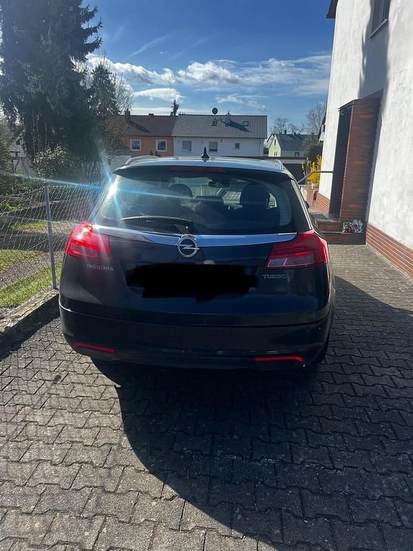 Gebraucht Opel Insignia 131 PS (96 kW) 2010 Schwarz Kombi