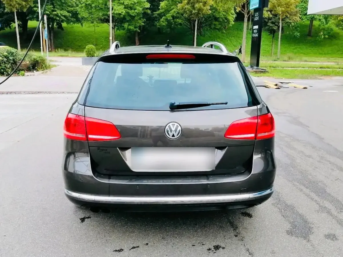 Usata VW Passat 140 CV (102 kW) 2013 Marrone Station wagon