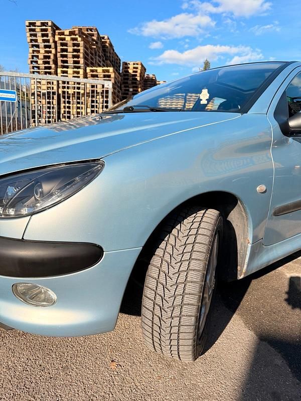 Gebraucht Peugeot 206 109 PS (80 kW) 2002 Silber Kleinwagen